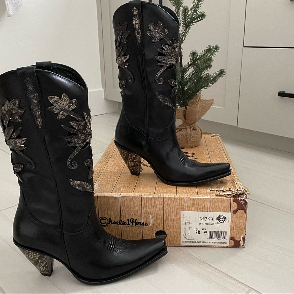 Charlie 1Horse boots brand new!